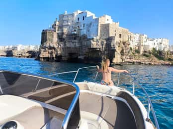 Polignano a Mare: Boat Tour with Aperitif and Snorkeling