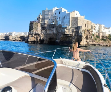 Polignano a Mare: Boat Tour with Aperitif and Snorkeling