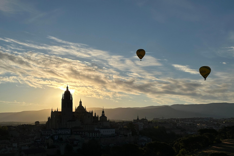 Segovia: Hot-air balloon ride with cava toast