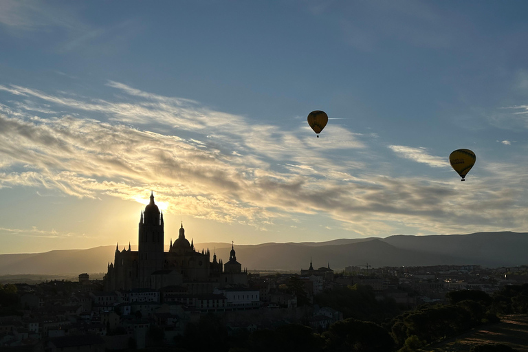 Segovia: Hot-air balloon ride with cava toast