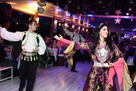 Estambul: Crucero con cena por el Bósforo