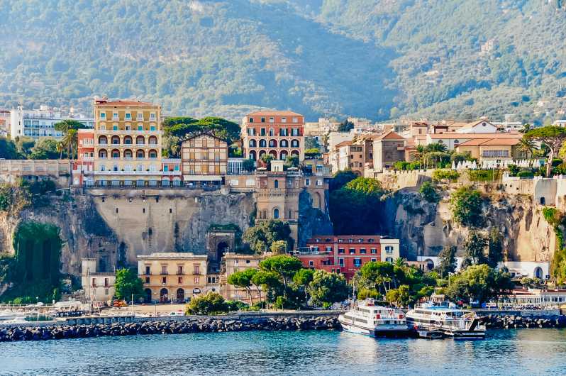 Amalfi e Positano: giro in barca di 1 giorno da Sorrento