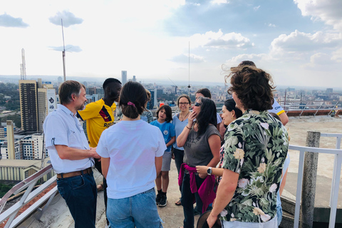 livlig stadsvandring i nairobi