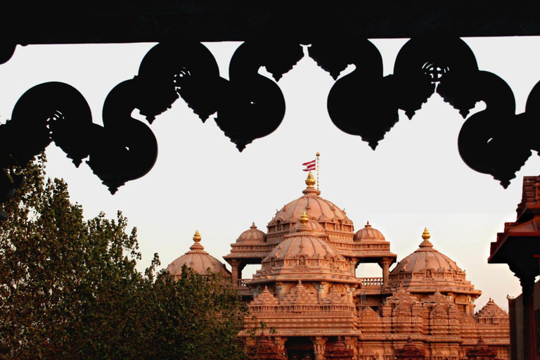 Delhi: tour guiado a pie por el templo Akshardham con un guía localRutas espirituales de Delhi: tour guiado a pie con un guía local