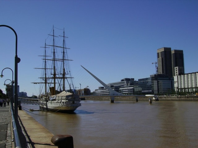 Puerto Madero: Street Food and Walking Tour