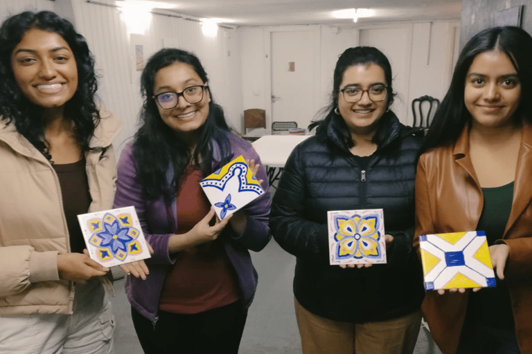 Porto: Workshop de pintura de azulejos com taça de vinho do Porto