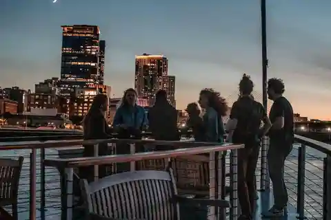 Boston: City Lights Sightseeing Cruise på klassisk båd