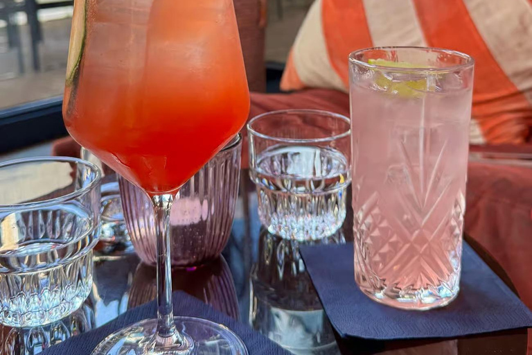 Eindhoven: Cocktail tour with drinks & games