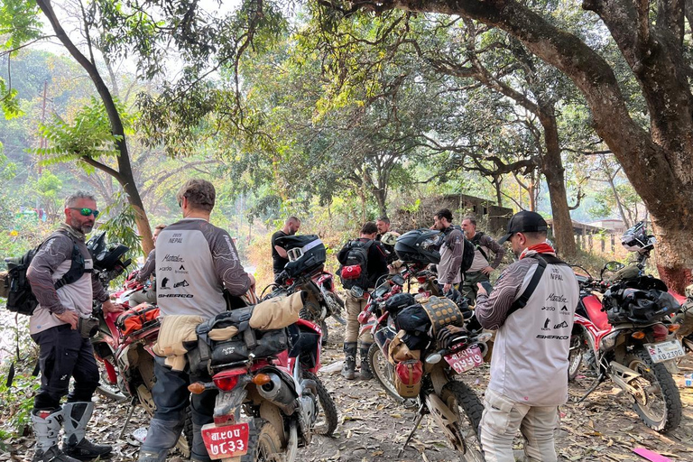 Kathmandu 6-Day Motorbike Tour: Pokhara & Chitwan Safari