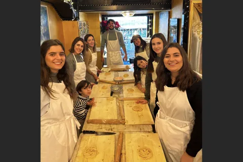Corso pratico di pasta e tiramisù vicino al Colosseo