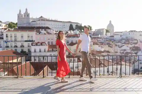 Alfama: Unforgettable Photoshoot Experience with a Local