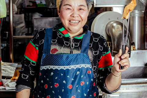 Taipei Tastes Food Tour with 12+ Tastings