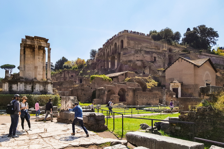 Rom: Prioriterad tillgång Prioriterad åtkomst Colosseum, Forum Romanum och Palatine TourTysk gruppresa med särskild tillgång till arenagolvet