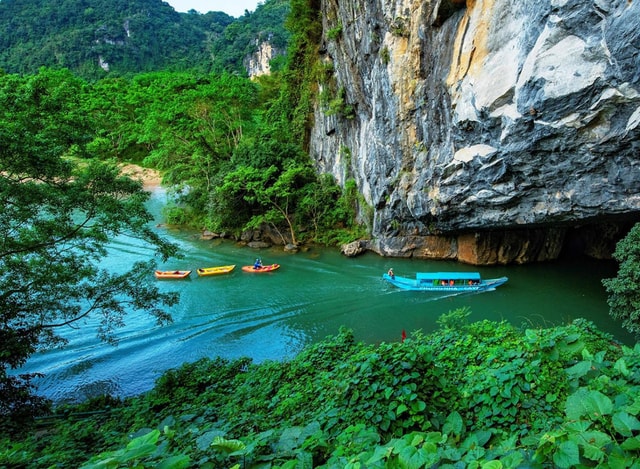 From Hoi An: Private Sightseeing Transfer to Phong Nha