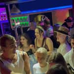 Lisbona Pub Crawl: Bevande e shot illimitati e ingresso al club V.I.P.