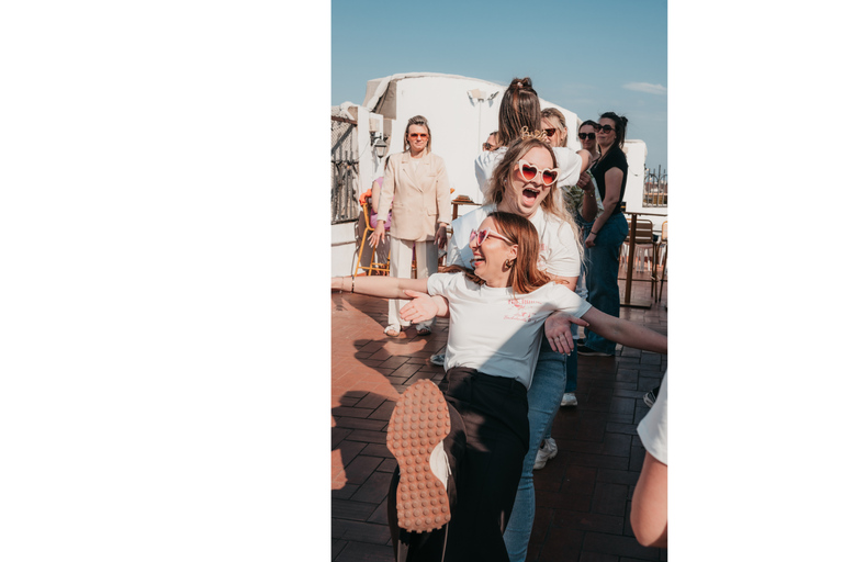 Sevilla: Rooftop Salsa Class with Bottomless Sangria