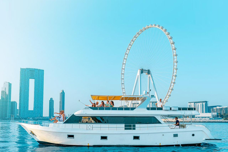 Dubai: Luxury Yacht Tour with Water Soft Drinks Dubai: Sunset Luxury Yacht Tour with Snack Box & Soft Drinks