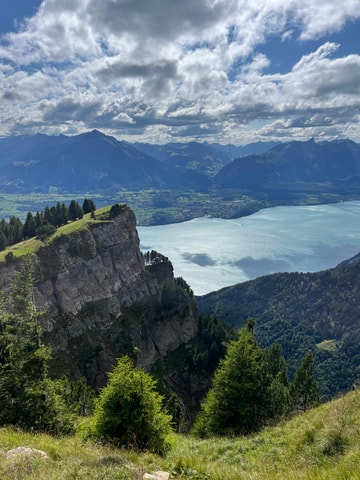 Spectacular ridge hike over Interlaken