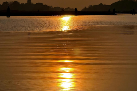 Venice: 1.5h Sunset Lagoon Cruise on Traditional Wooden Boat