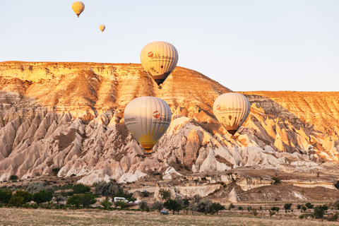 Cappadocië: ballonvaart in Goreme met ontbijtCappadocië: ballonvaart met ontbijt en drankje