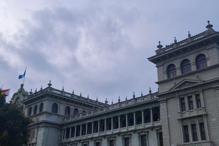 Tour of La Aurora Zoo, Historic Center, and Ciudad Cayalá in Guatemala