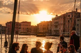 Venedig: Aperitif auf dem Boot mit Musik bei Sonnenuntergang auf der Lagune
