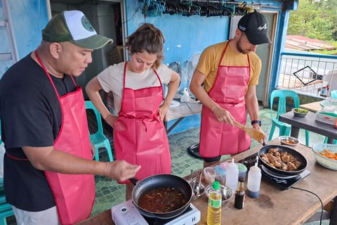 Manila: Market Tour and Filipino Cooking Class - Image 2