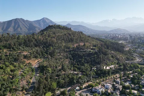 Santiago: San Cristobal Hill Trekking with Snack