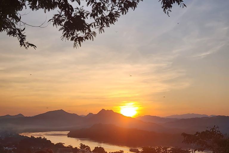 Luang Prabang: Sunrise Market & Local Street Food Experience