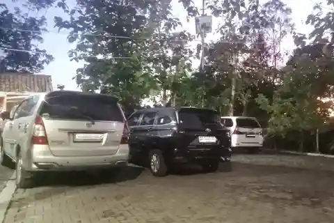 Surabaya: Private Car Charter with Driver
