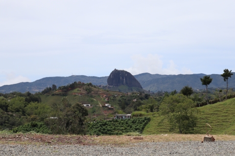 Tour Guatapé : Yate de lujo y escalada a la piedra del Peñol.