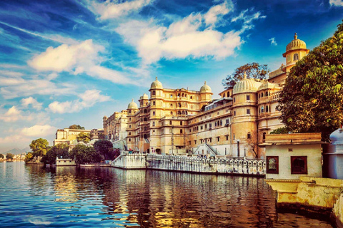 Full-Day Udaipur City Private Tour with Transport & Guide Tour with Private Car, Driver, Guide, Lunch & Entry Tickets