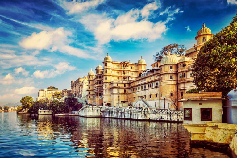 Full-Day Udaipur City Private Tour with Transport & Guide Tour with Private Car, Driver, Guide, Lunch & Entry Tickets