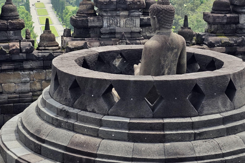 Tour all'alba a Yogyakarta: salita garantita a BorobudurTour all'alba a Yogyakarta: salita alle colline di Borobudur e Prambanan