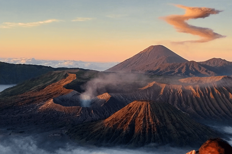 Yogyakarta: Temple to Crater Overland to Bromo SHARED Tour Finish Bromo - No Ticket
