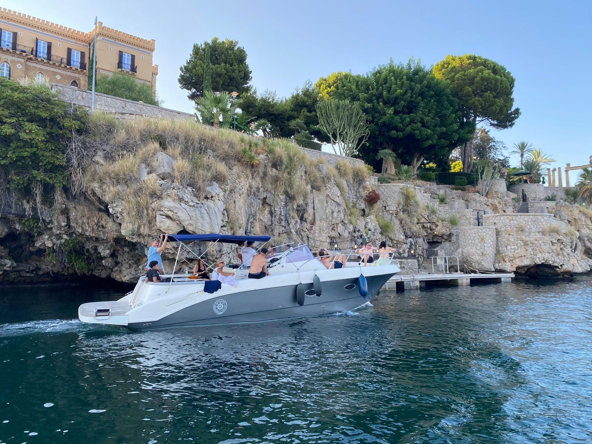 Palermo: Luxus-Bootstour mit Snacks und Schnorcheln