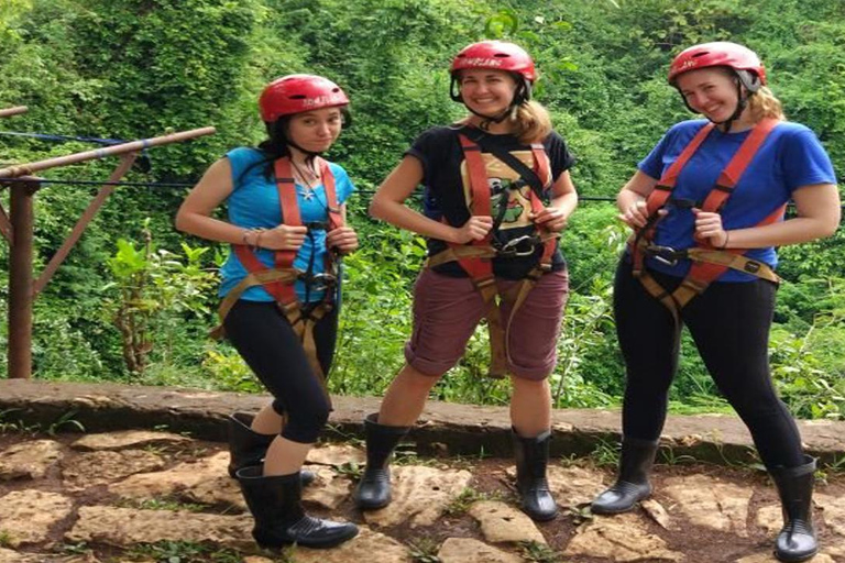 日惹：Jomblang 洞穴私人一日游Jomblang 洞穴和 Merapi 火山吉普车之旅