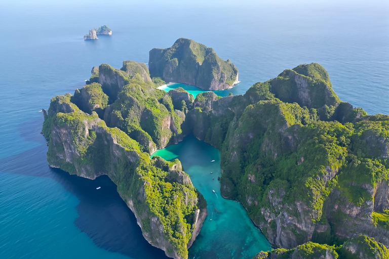 Phuket: excursión a la bahía de Maya y la isla de Khai en catamarán rápidoPhuket: excursión de un día a las islas Phi Phi y Maya Bay con almuerzo incluido