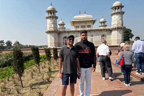 From Delhi: Private Taj Mahal and Agra Day Tour with 5* Meal From Delhi: Tour with Car, Driver, and Guide Only
