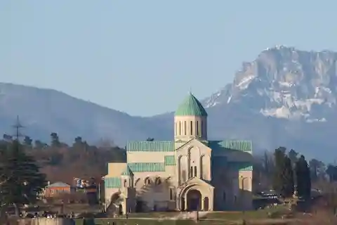 Kutaisi: Ancient Monasteries & Sataplia Nature Reserve Tour