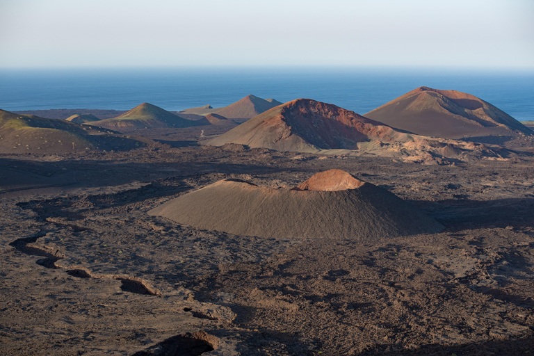 Parque Nacional de Timanfaya: Excursão ao pôr do sol com jantar no vulcão