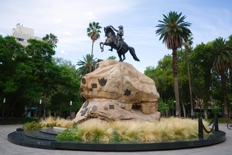 Tour a piedi guidato privato del centro storico di Mendoza2 ore: Tour della città vecchia