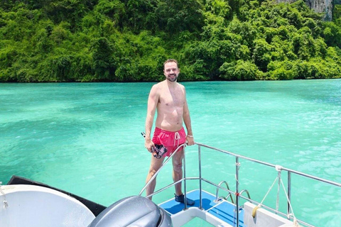 Phuket: Phi Phi Islands and Maya Bay Day Trip with Lunch