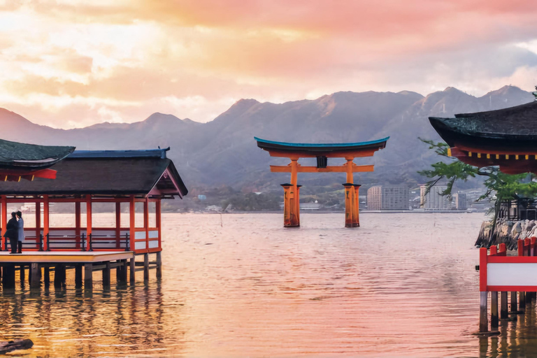 Hiroshima: Private Hiroshima & Miyajima Day Trip with Car