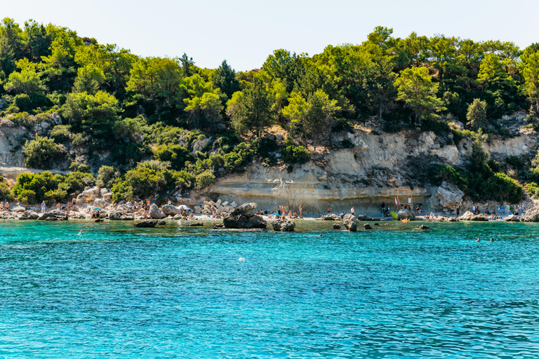 Rhodes : journée en catamaran premium, déjeuner et boissons