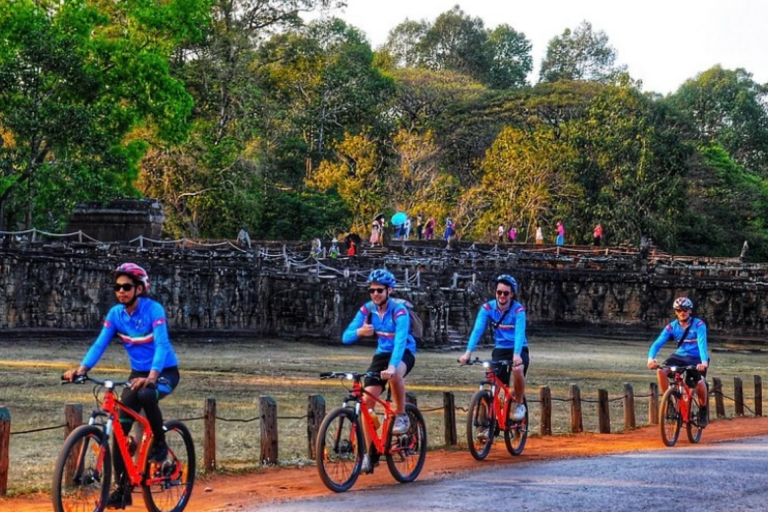 Tour de friends - Entdecke Angkor Wat Ganztagestour mit dem FahrradTour de friends - Entdecke Angkor Wat Ganztägige Fahrradtour
