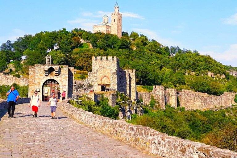 De Bucareste: Viagem de 1 dia às maravilhas medievais da BulgáriaDe Bucareste: Excursão Privada Guiada pela Bulgária Medieval