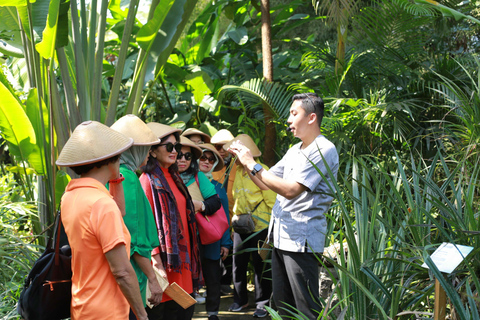 Yogyakarta: garantía de subida a Borobudur y fabricante de tejidosBorobudur y Prambanan con visita guiada al templo