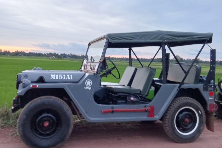 Siem Reap: Angkor Wat Sunrise Tour by Vintage Jeep