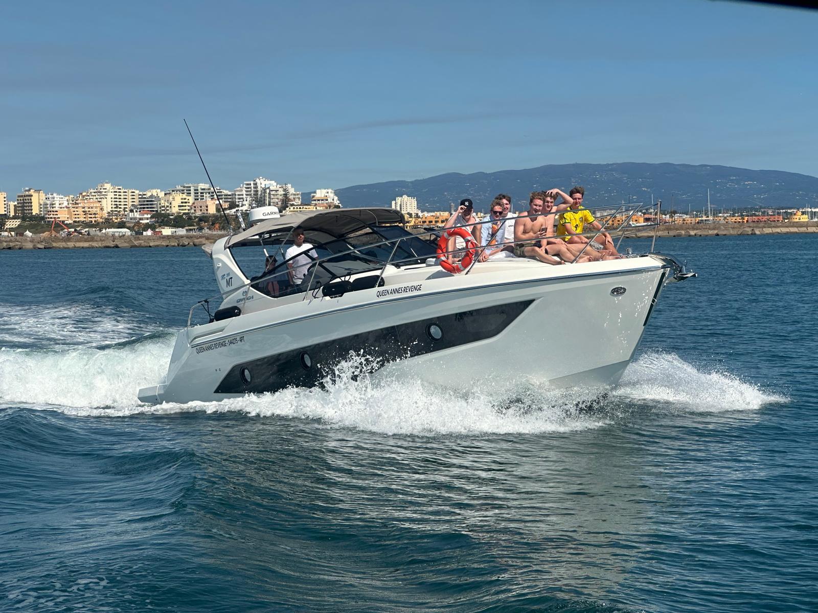 Yacht-Privattour zur Höhle von Benagil und zum Marinha-Strand